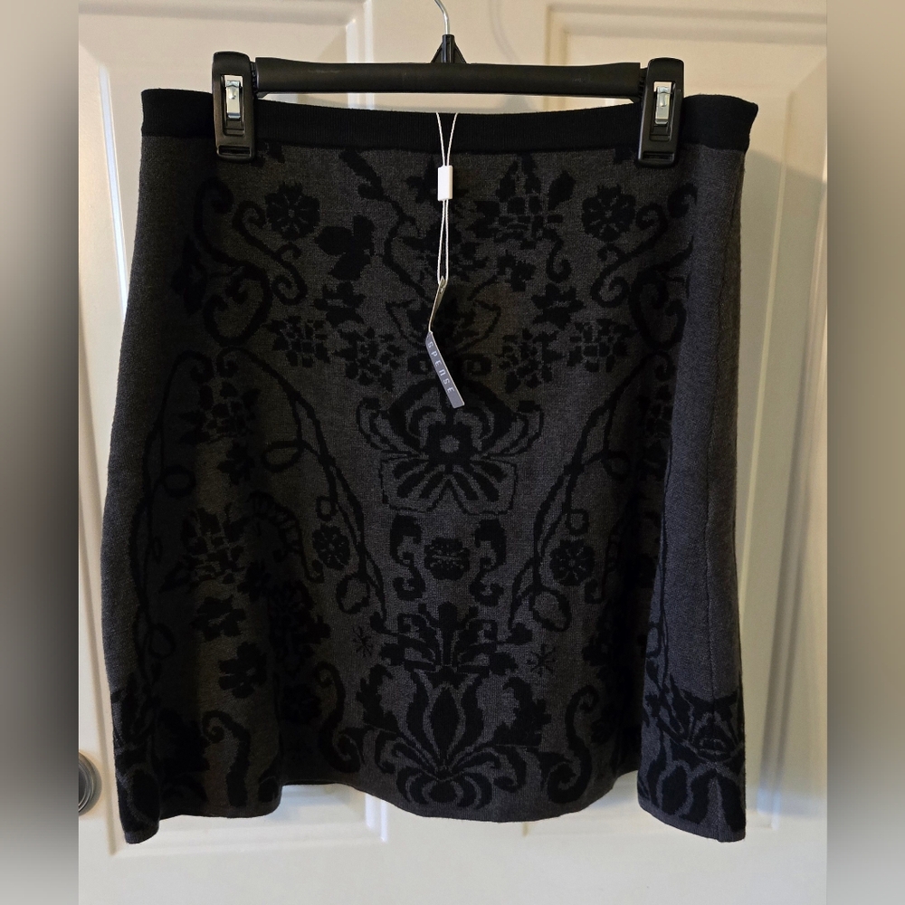 Spense Elegant Black and Gray Floral Skirt